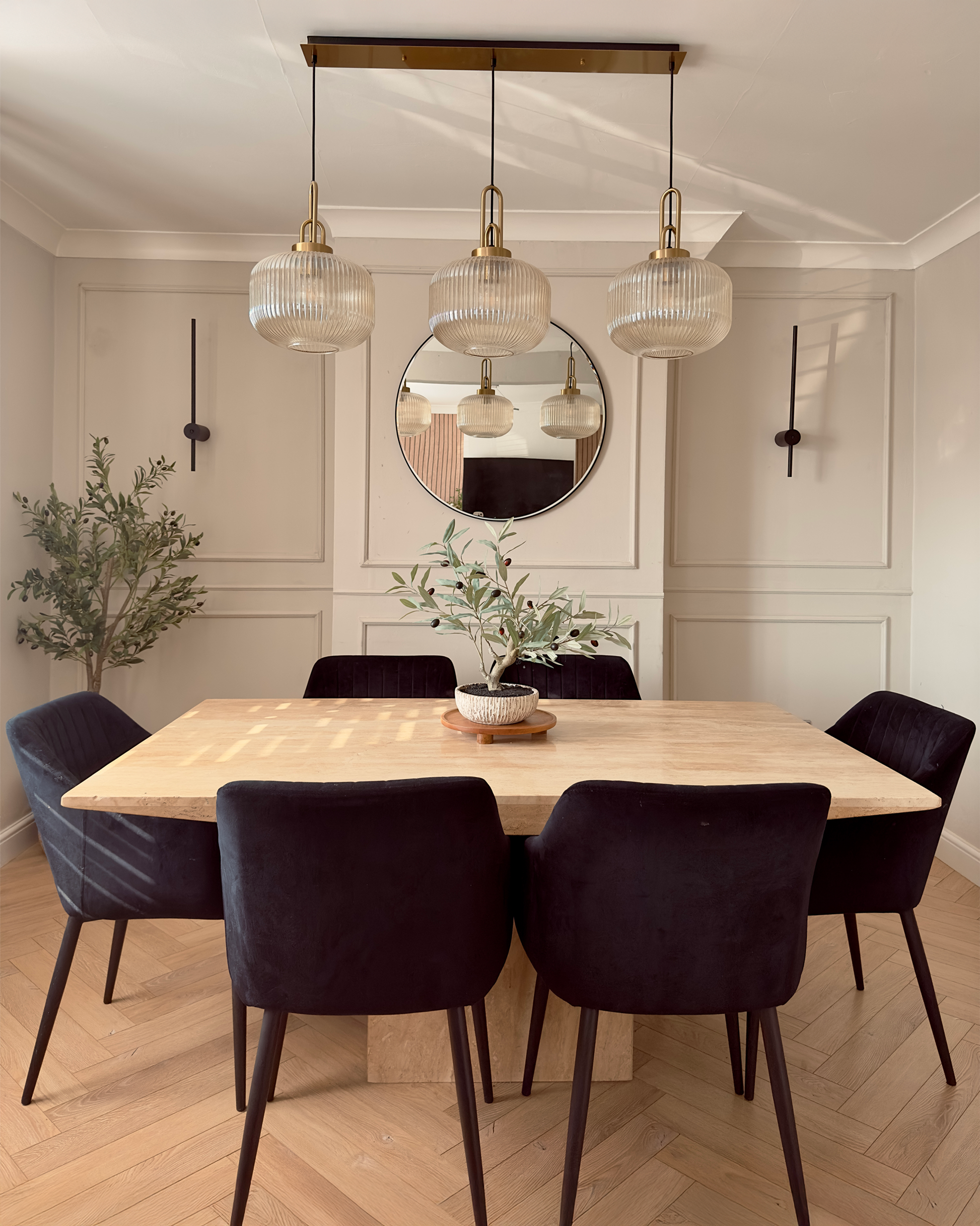 faux olive tree on luxury dining table 2500 h 2000 w.png__PID:bc324808-ef07-41b1-a4a1-6287844af9b1